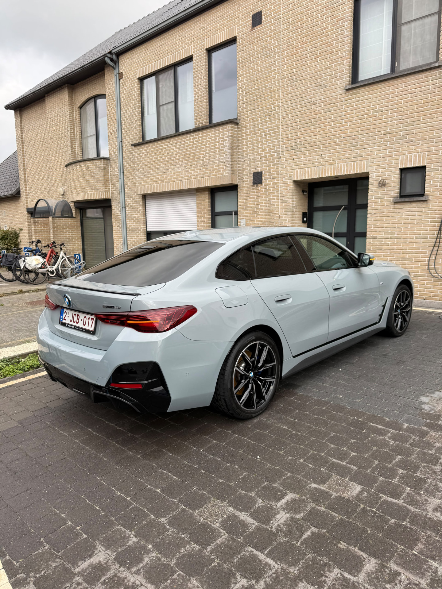 BMW glanzend proper na de wasbeurt aan huis