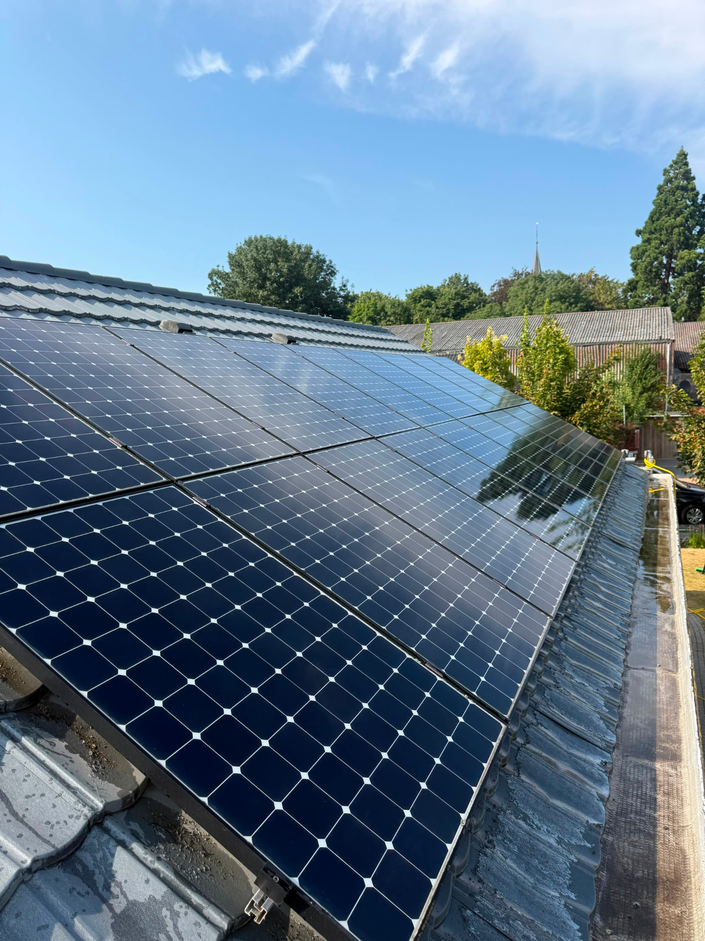 Zonnepanelen streeploos proper na reiniging door Van Walle